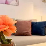 Апартаменти Splendid 2br With Breathtaking Views Of Casa Poporului