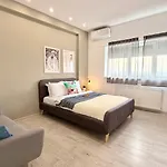 Апартаменти Splendid 2br With Breathtaking Views Of Casa Poporului *