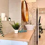 Апартаменти Splendid 2br With Breathtaking Views Of Casa Poporului Бухарест