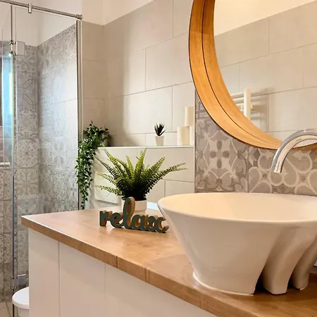 Апартаменти Splendid 2br With Breathtaking Views Of Casa Poporului *