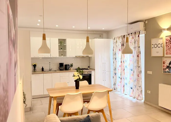 Апартаменти Splendid 2br With Breathtaking Views Of Casa Poporului