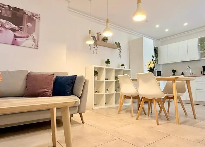 Апартаменти Splendid 2br With Breathtaking Views Of Casa Poporului