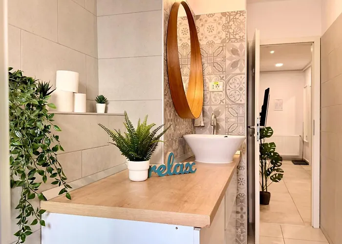 Апартаменти Splendid 2br With Breathtaking Views Of Casa Poporului Бухарест